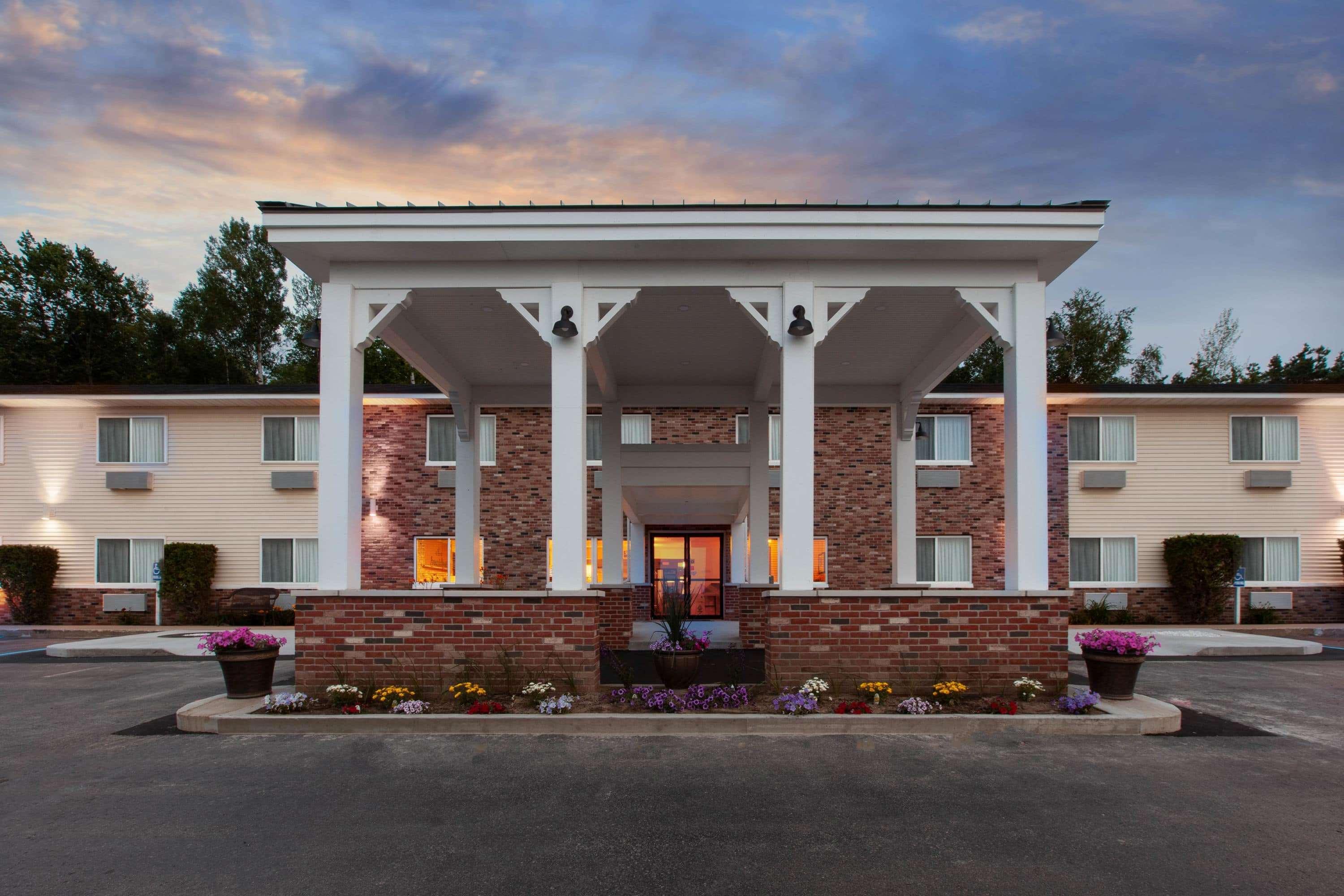 Americinn By Wyndham Petoskey Εξωτερικό φωτογραφία