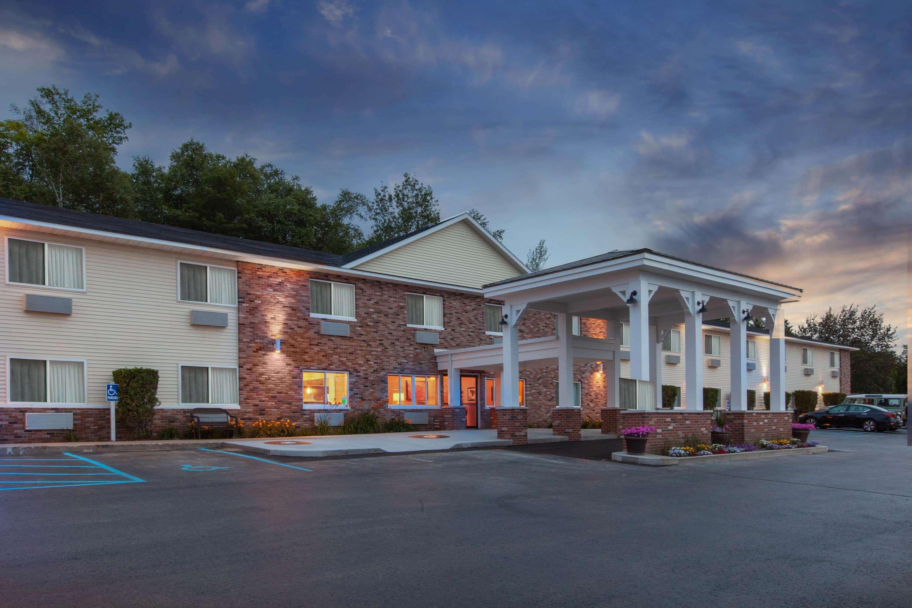 Americinn By Wyndham Petoskey Εξωτερικό φωτογραφία