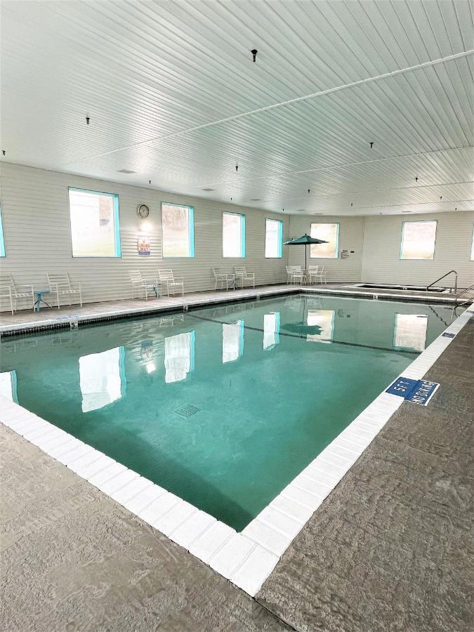 Americinn By Wyndham Petoskey Εξωτερικό φωτογραφία