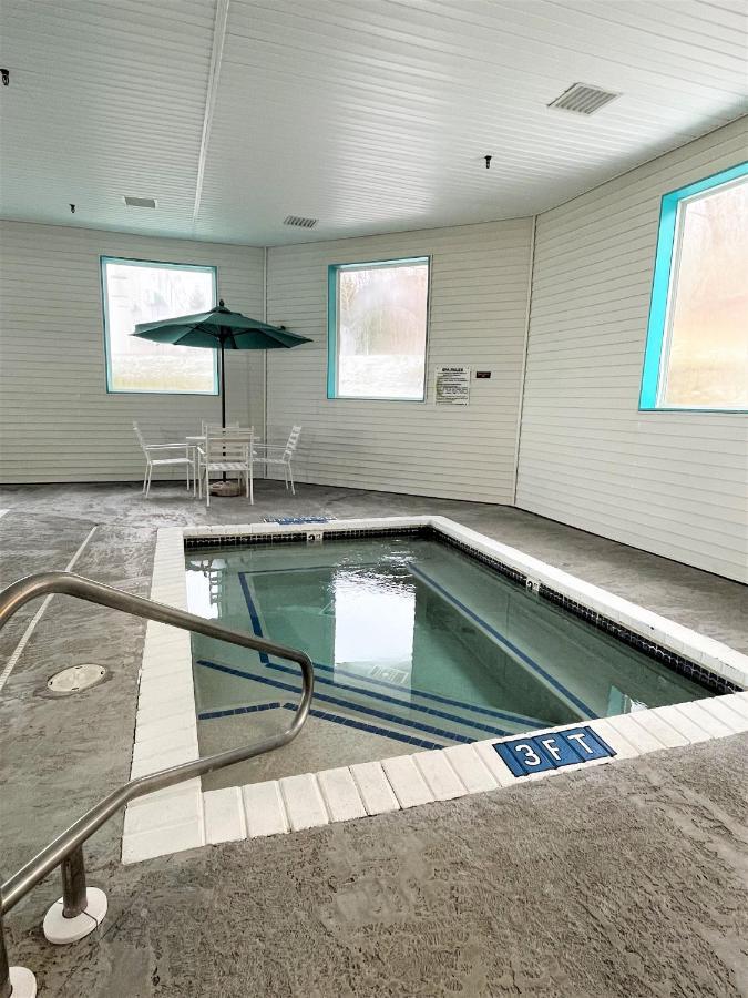 Americinn By Wyndham Petoskey Εξωτερικό φωτογραφία