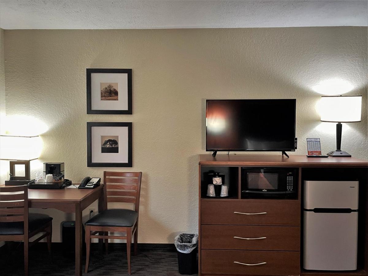 Americinn By Wyndham Petoskey Εξωτερικό φωτογραφία