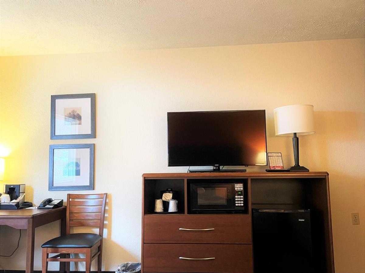 Americinn By Wyndham Petoskey Εξωτερικό φωτογραφία