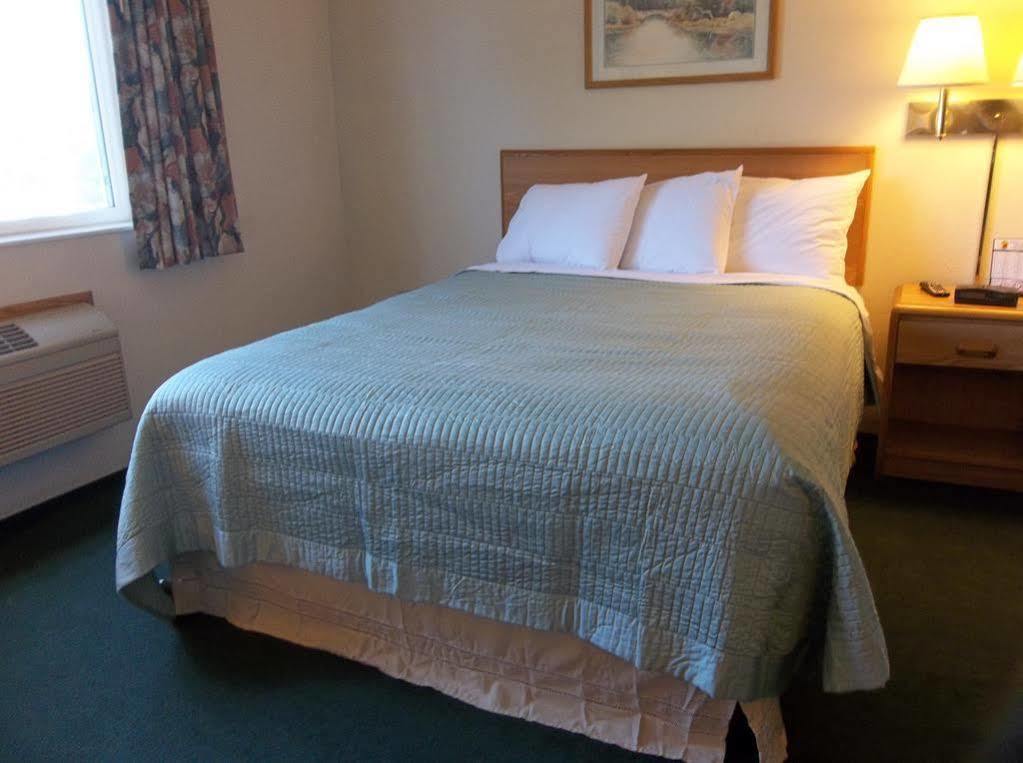 Americinn By Wyndham Petoskey Εξωτερικό φωτογραφία