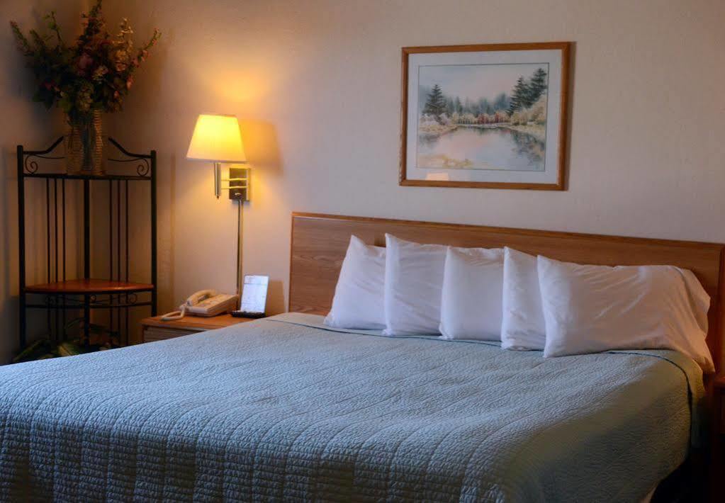 Americinn By Wyndham Petoskey Εξωτερικό φωτογραφία