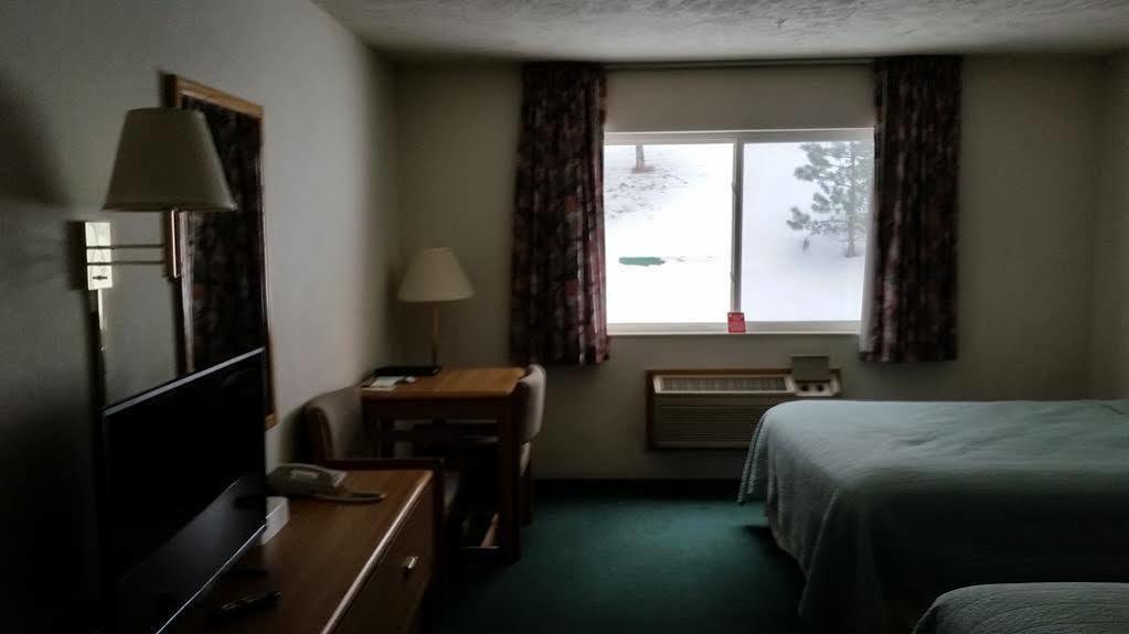 Americinn By Wyndham Petoskey Εξωτερικό φωτογραφία