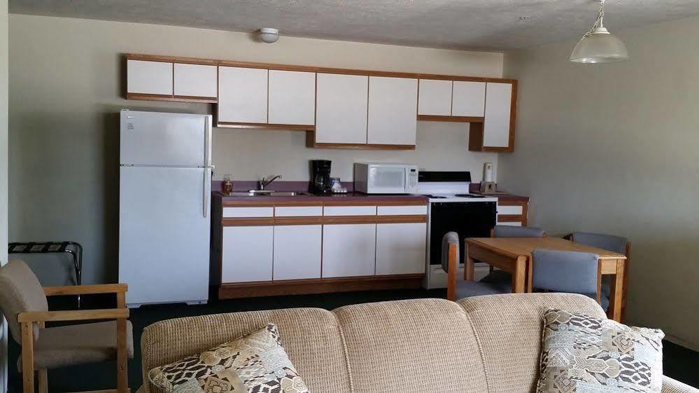 Americinn By Wyndham Petoskey Εξωτερικό φωτογραφία